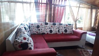 Side Tuana Garden Home