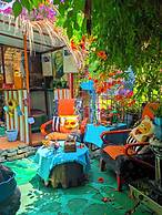 Side Tuana Garden Home