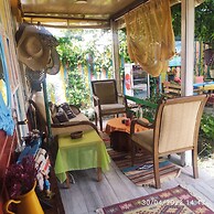 Side Tuana Garden Home