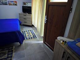 Side Tuana Garden Home