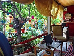 Side Tuana Garden Home