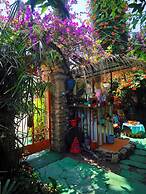 Side Tuana Garden Home