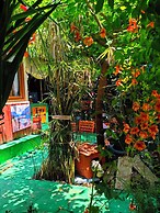 Side Tuana Garden Home