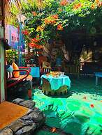 Side Tuana Garden Home