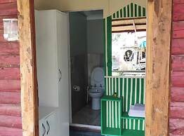 Side Tuana Garden Home