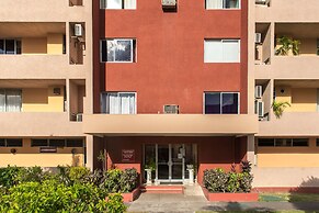 Deluxe Turtle Towers Apartments