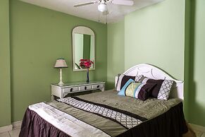 Deluxe Turtle Towers Apartments