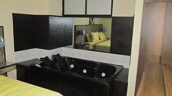 The 9's Aparta Hotel