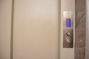 The 9's Aparta Hotel