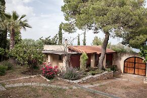 Beautiful mini eco farmhouse