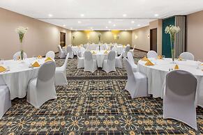 Days Inn & Suites Grand Rapids Near Downtown