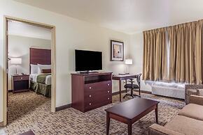 Cobblestone Hotel & Suites - Hutchinson