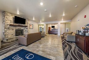 Cobblestone Hotel & Suites - Hutchinson