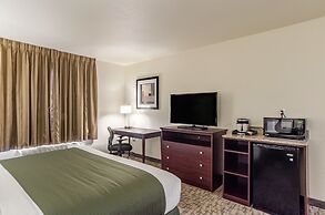 Cobblestone Hotel & Suites - Hutchinson