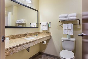 Cobblestone Hotel & Suites - Hutchinson