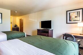 Cobblestone Hotel & Suites - Hutchinson