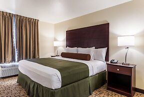 Cobblestone Hotel & Suites - Hutchinson