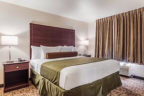 Cobblestone Hotel & Suites - Hutchinson