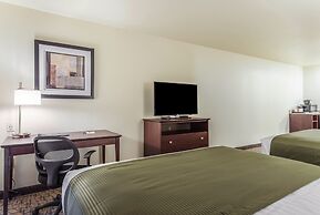 Cobblestone Hotel & Suites - Hutchinson