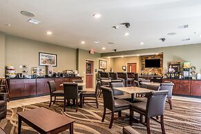Cobblestone Hotel & Suites - Hutchinson