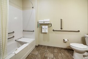 Cobblestone Hotel & Suites - Hutchinson