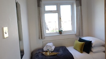 Airport Garden Rooms