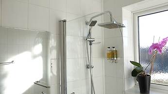 Airport Garden Rooms