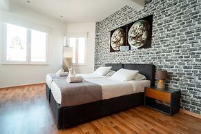 The Athens Version Luxury Suites