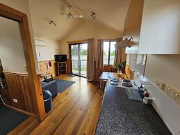 Snug Beach Cabin And Caravan Park