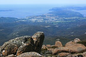 Snug Beach Cabin And Caravan Park