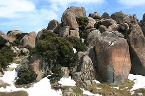Snug Beach Cabin And Caravan Park