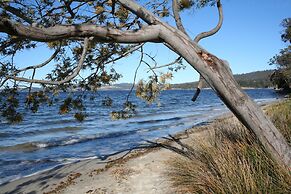 Snug Beach Cabin And Caravan Park
