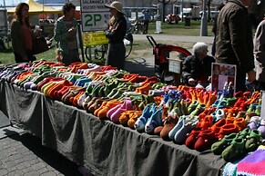 Snug Beach Cabin And Caravan Park