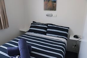 Snug Beach Cabin And Caravan Park