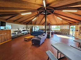 Snug Beach Cabin And Caravan Park