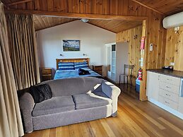 Snug Beach Cabin And Caravan Park