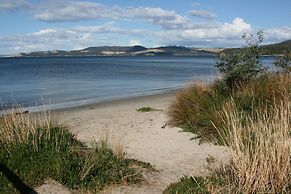 Snug Beach Cabin And Caravan Park