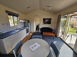 Snug Beach Cabin And Caravan Park