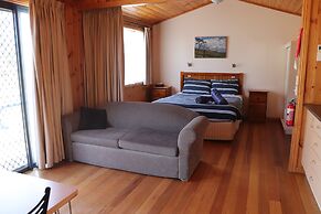Snug Beach Cabin And Caravan Park