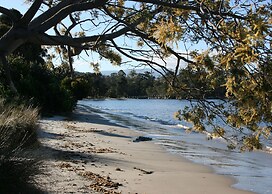 Snug Beach Cabin And Caravan Park