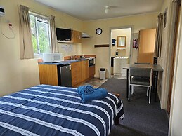 Snug Beach Cabin And Caravan Park