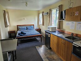 Snug Beach Cabin And Caravan Park