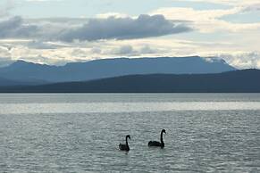 Snug Beach Cabin And Caravan Park