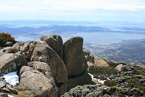 Snug Beach Cabin And Caravan Park