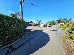 Snug Beach Cabin And Caravan Park