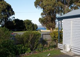 Snug Beach Cabin And Caravan Park