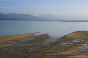 Snug Beach Cabin And Caravan Park