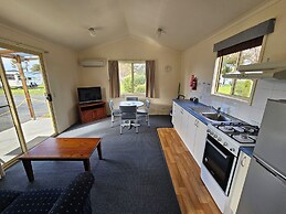 Snug Beach Cabin And Caravan Park