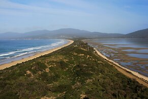 Snug Beach Cabin And Caravan Park