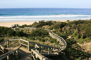 Snug Beach Cabin And Caravan Park